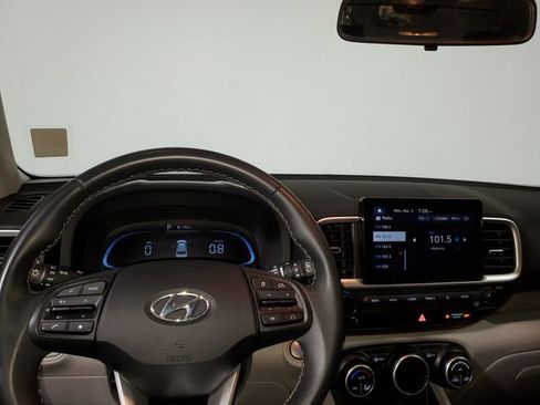 Used 2024 Hyundai Venue SEL image 13
