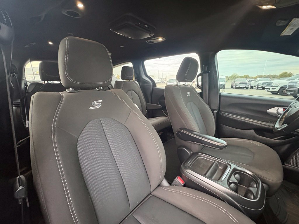 Used 2020 Chrysler Pacifica Touring w/ Advanced Safetytec Group FWD image 29