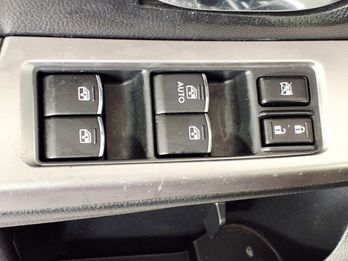 Used 2017 Subaru Crosstrek 2.0i Premium image 10