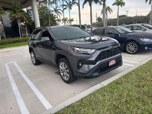 Used 2023 Toyota RAV4 XLE Premium image 5