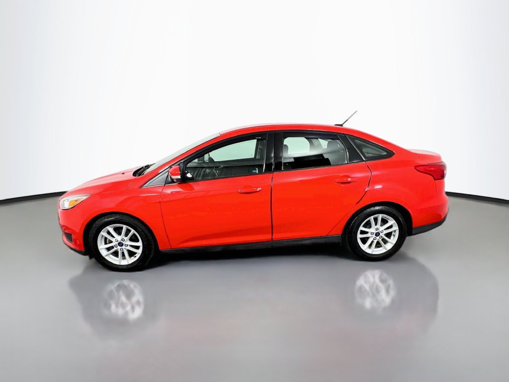 Used 2017 Ford Focus SE w/ Cold Weather Package FWD image 4