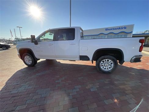 Used 2021 Chevrolet Silverado 2500 LT w/ Convenience Package image 15
