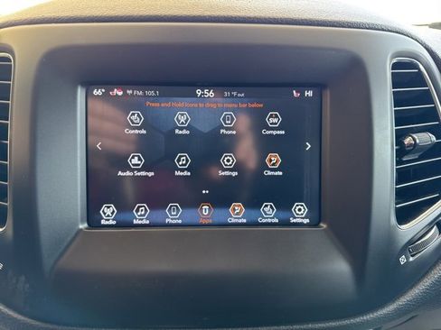 Used 2020 Jeep Compass Latitude w/ Cold Weather Group image 18