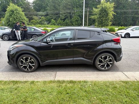 Used 2022 Toyota C-HR XLE FWD image 6