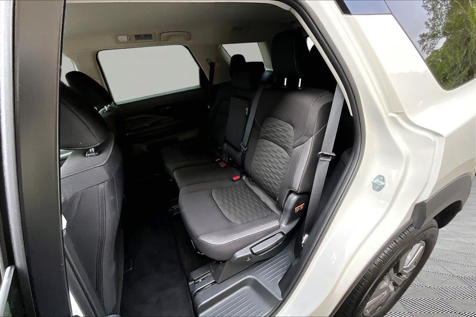 Used 2025 Nissan Pathfinder SV AWD/4WD image 21