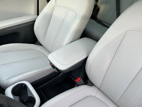 Used 2024 Hyundai Ioniq 5 Limited image 31