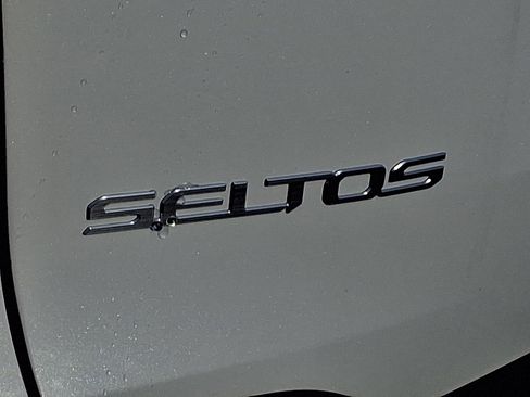 New 2026 Kia Seltos EX image 23