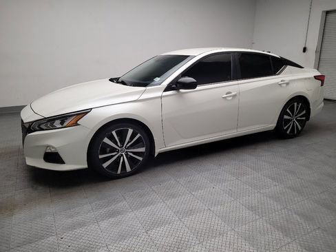 Used 2020 Nissan Altima 2.5 SR FWD image 2