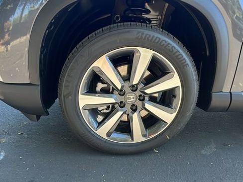 New 2025 Honda Pilot Touring image 10