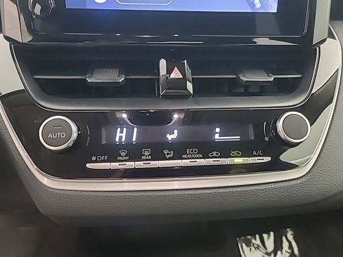 Used 2025 Toyota Corolla LE image 34