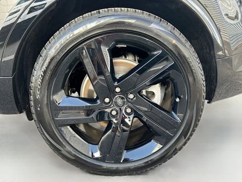 New 2025 Land Rover Discovery Dynamic SE image 38