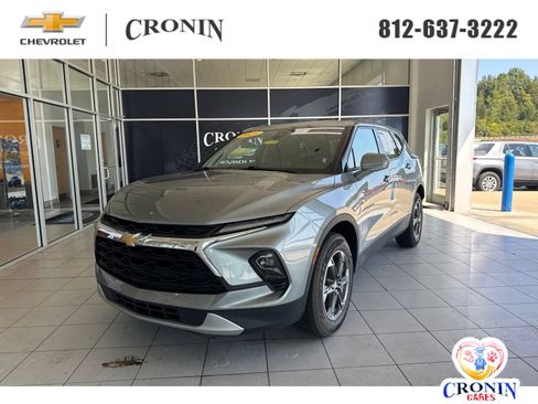 Used 2025 Chevrolet Blazer LT FWD image 1