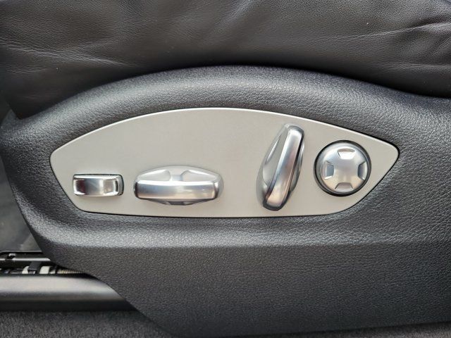 Certified 2023 Porsche Macan AWD/4WD image 25