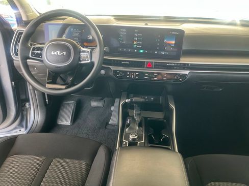 Certified 2024 Kia Sorento LX FWD image 16