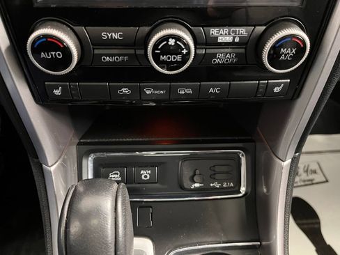 Used 2019 Subaru Ascent Limited w/ Popular Package #3 AWD/4WD image 11