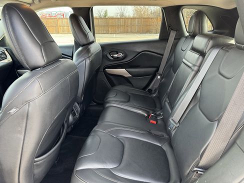 Used 2017 Jeep Cherokee Limited image 34