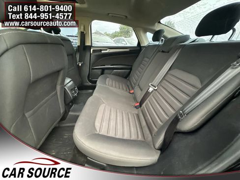 Used 2018 Ford Fusion SE w/ Fusion SE Technology Package FWD image 10