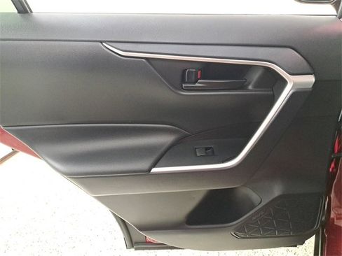 Used 2020 Toyota RAV4 LE image 14