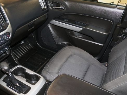 Used 2022 Chevrolet Colorado LT w/ Fleet Safety Package image 18