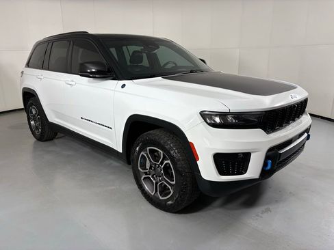 Used 2022 Jeep Grand Cherokee Trailhawk image 2