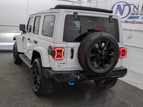 Used 2022 Jeep Wrangler Unlimited Sahara w/ Cold Weather Group image 15