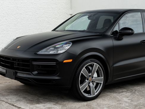 Used 2023 Porsche Cayenne Turbo AWD/4WD image 15