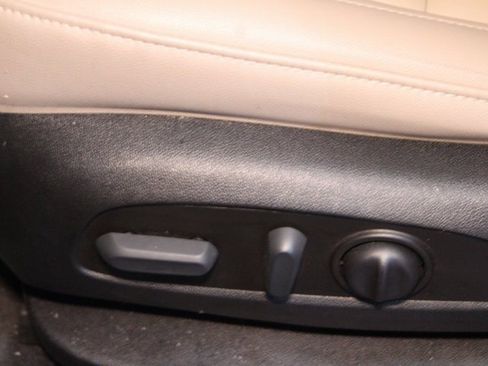 Used 2023 Chevrolet Traverse LT image 21