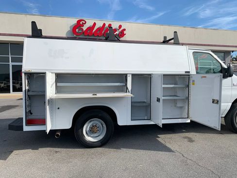 Used 2006 Ford E-350 and Econoline 350 Super Duty RWD image 25