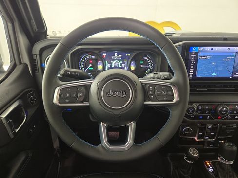 Used 2024 Jeep Wrangler High Altitude image 15