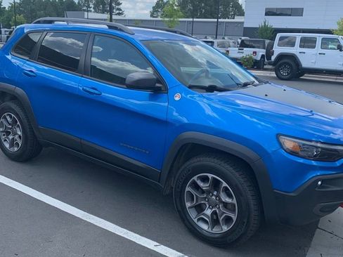 Used 2020 Jeep Cherokee Trailhawk w/ Technology Group AWD/4WD image 9