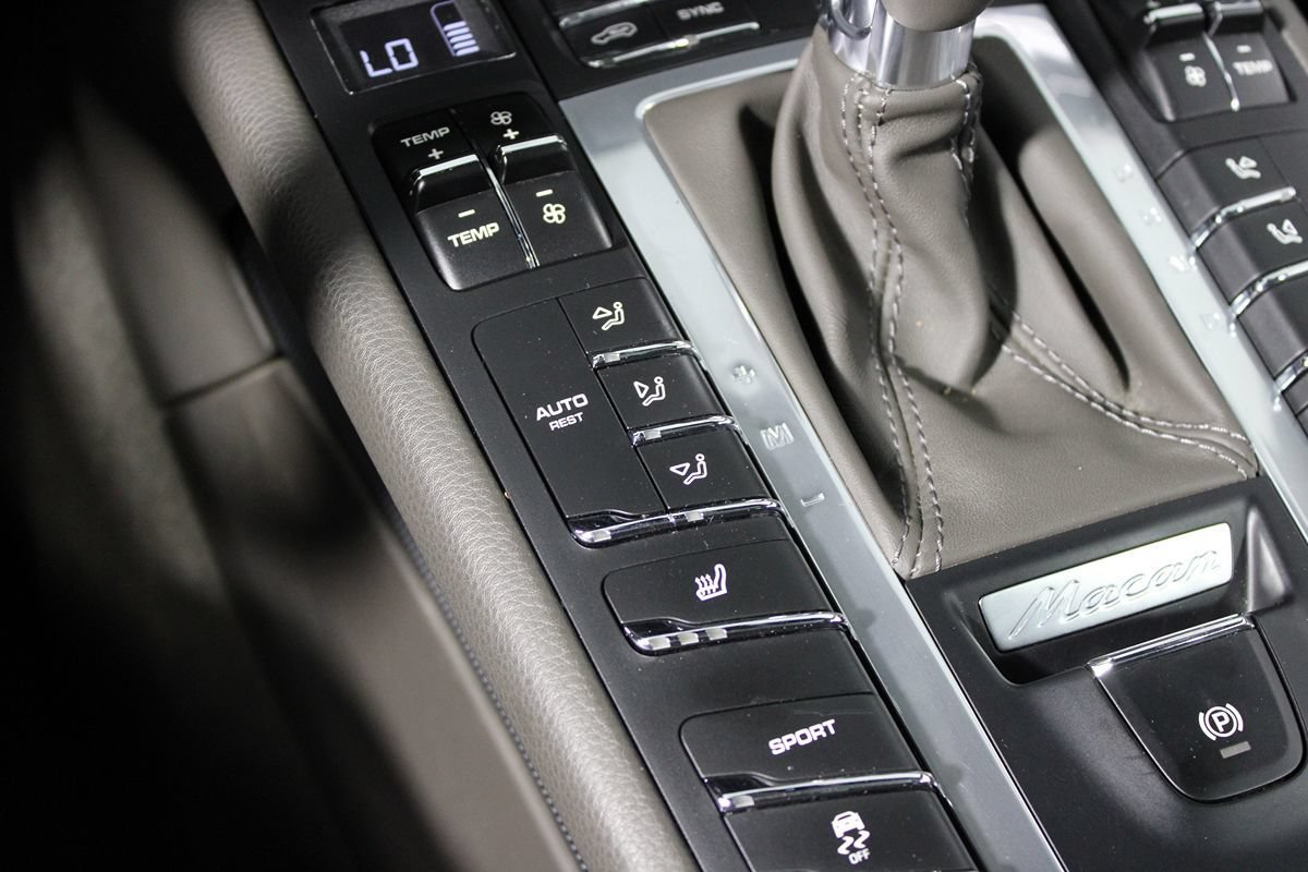 Used 2019 Porsche Macan AWD/4WD image 24