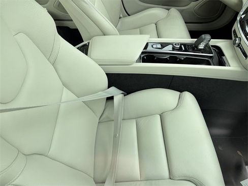 Used 2023 Volvo S60 B5 Ultimate image 6