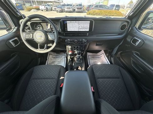Used 2025 Jeep Gladiator Mojave w/ Convenience Group image 20