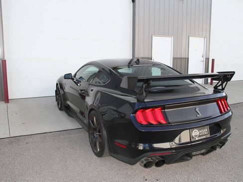 Used 2021 Ford Mustang Shelby GT500 w/ Carbon Fiber Track Pack RWD image 9