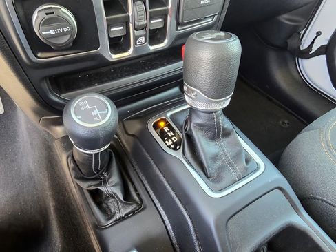 Used 2025 Jeep Wrangler Unlimited Sport AWD/4WD image 22