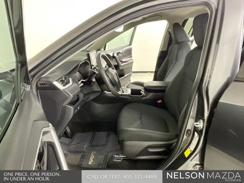 Used 2022 Toyota RAV4 LE FWD image 12