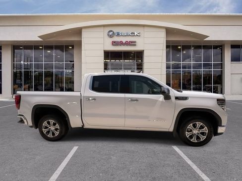Certified 2025 GMC Sierra 1500 SLT RWD image 17