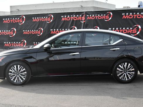 Used 2025 Nissan Altima 2.5 SV image 4