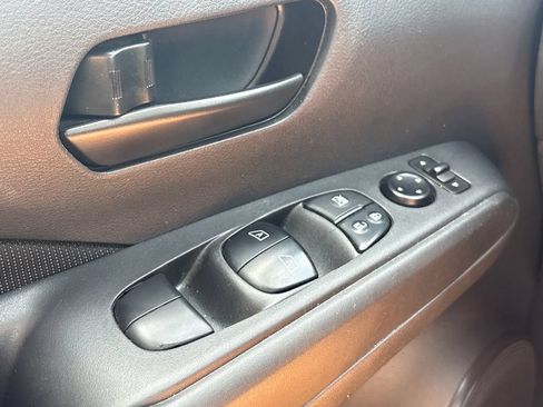 Used 2024 Nissan Kicks S FWD image 7