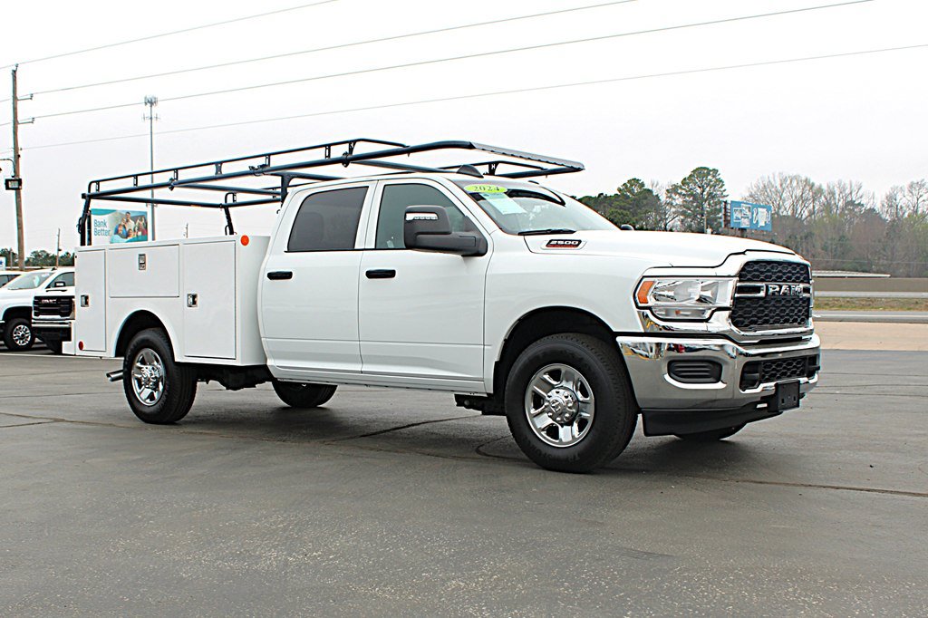 Used 2024 RAM 2500 Tradesman w/ Chrome Appearance Group RWD image 2