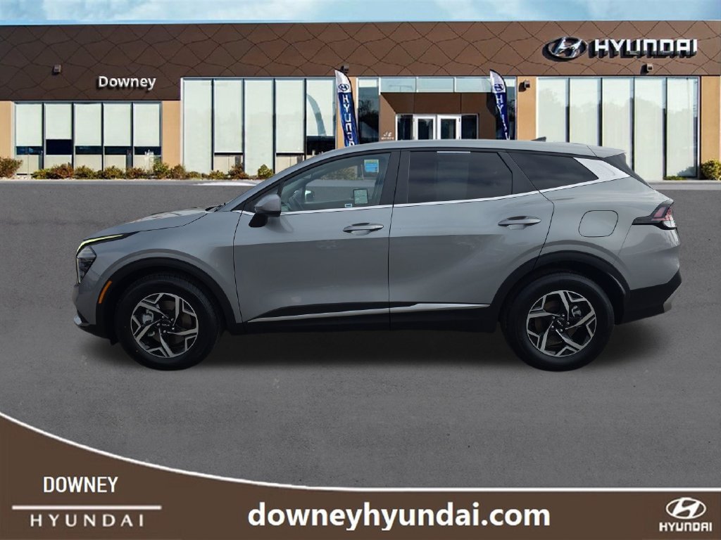 Used 2025 Kia Sportage LX FWD image 2