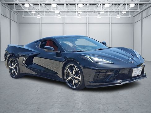 Used 2022 Chevrolet Corvette Stingray Coupe w/ Z51 Performance Package RWD image 7