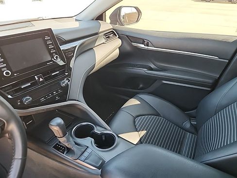 Used 2023 Toyota Camry SE image 6