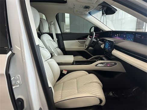 Certified 2024 Lincoln Nautilus Black Label image 32