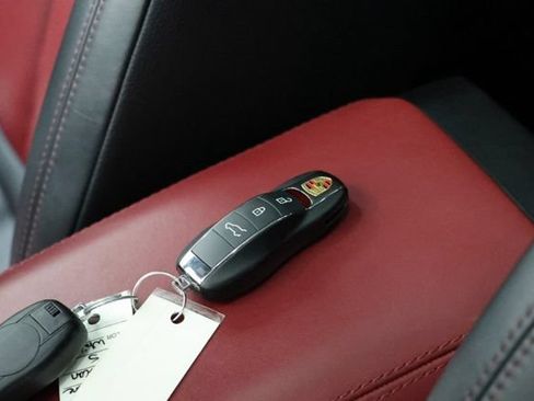Used 2023 Porsche Macan S AWD/4WD image 34