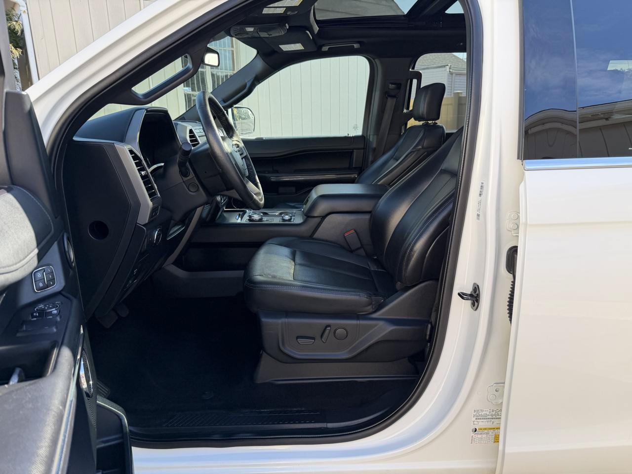Used 2020 Ford Expedition XLT w/ Equipment Group 202A AWD/4WD image 17