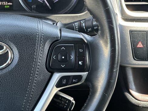 Used 2019 Toyota Highlander XLE FWD image 21