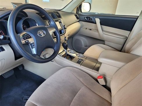 Used 2013 Toyota Highlander FWD image 12