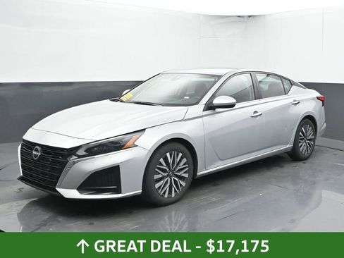 Used 2023 Nissan Altima 2.5 SV image 7