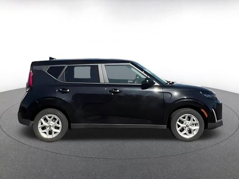 Used 2025 Kia Soul LX w/ LX Technology Package FWD image 14